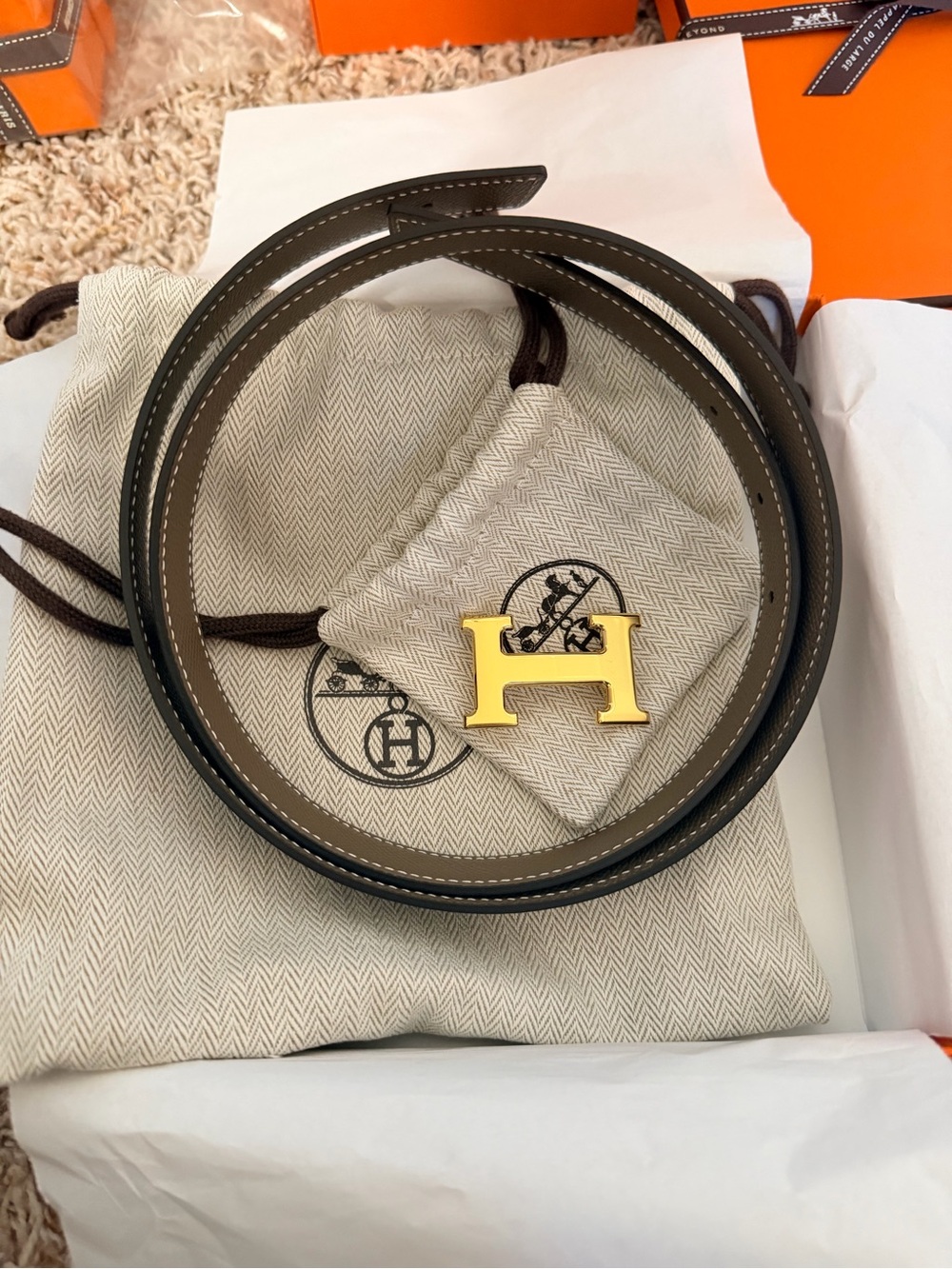 Women Reversible leather belts color Etoupe/ Black
Size 24 -85